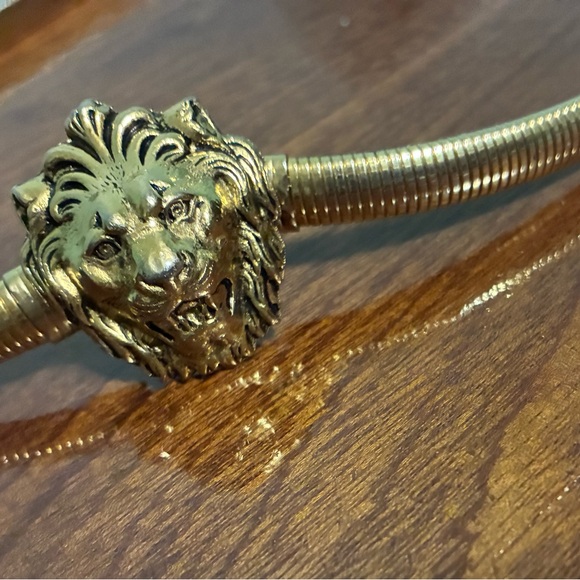 Elegant Vintage Gold Stretch Lion Head Women's Belt 1970’s and pleather belts - Picture 3 of 11